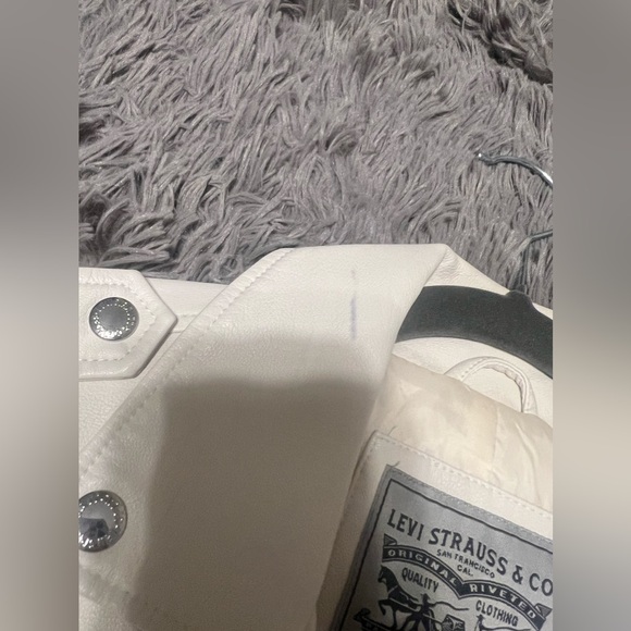 Beige/Cream Faux Leather Moto Jacket from Levi's🔥 - Picture 7 of 7